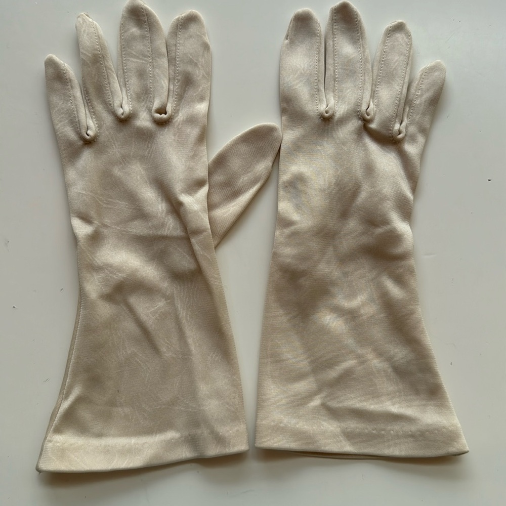 Cream colored shirt gloves. Vintage, with a pattern